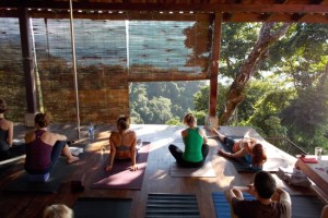 min harmoni - yoga on the main deck