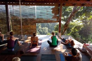 min harmoni - yoga on the main deck